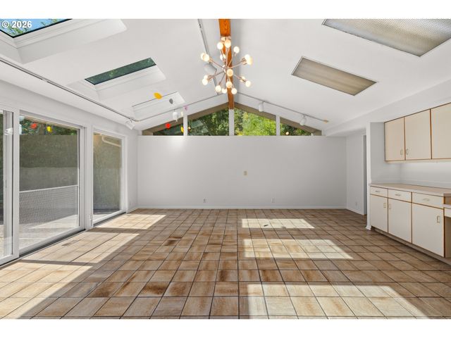 6960 Sw RALEIGHWOOD Ln, Portland, OR 97225