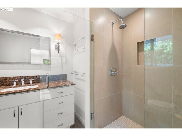 6960 Sw RALEIGHWOOD Ln, Portland, OR 97225