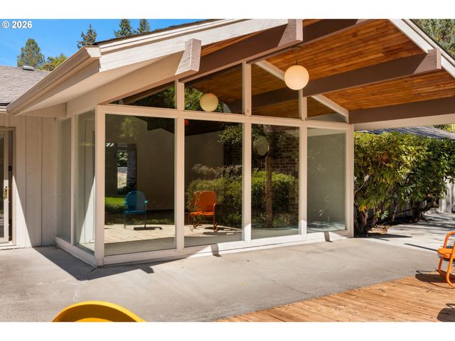 6960 Sw RALEIGHWOOD Ln, Portland, OR 97225