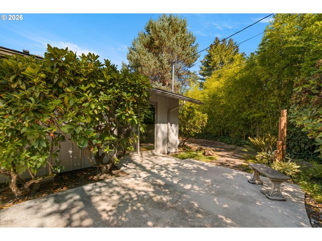 6960 Sw RALEIGHWOOD Ln, Portland, OR 97225
