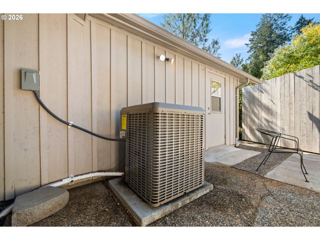 6960 Sw RALEIGHWOOD Ln, Portland, OR 97225