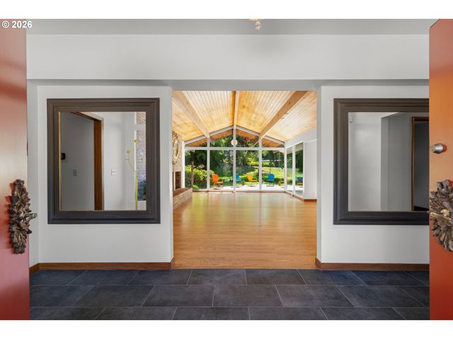 6960 Sw RALEIGHWOOD Ln, Portland, OR 97225