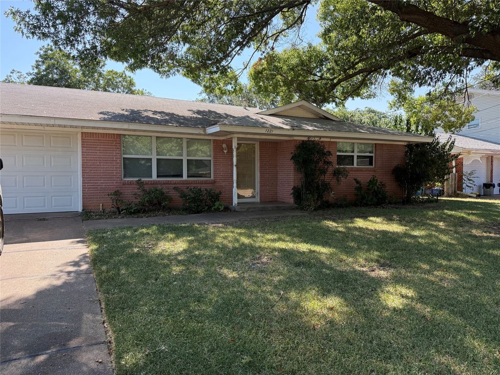 1221 Wade Hampton Street, Benbrook, TX 76126 — photo 2