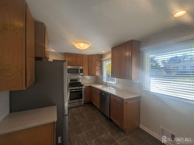 6 Hillside Avenue, Jamesburg, NJ 08831