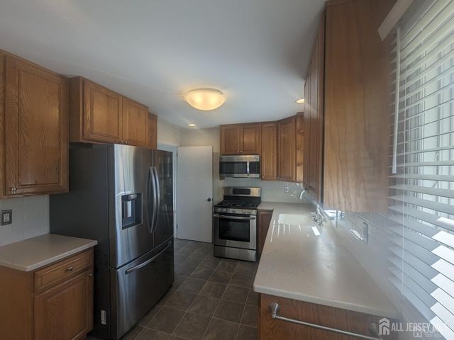 6 Hillside Avenue, Jamesburg, NJ 08831