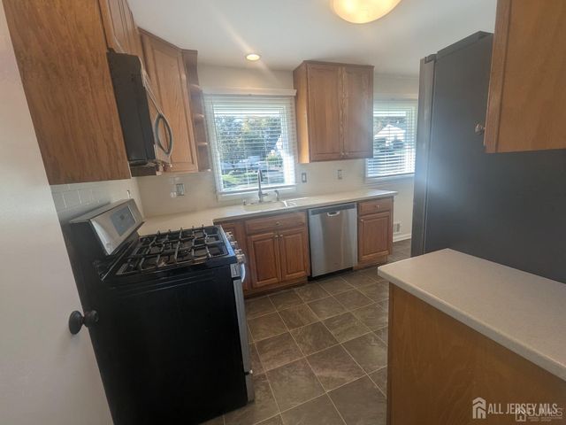 6 Hillside Avenue, Jamesburg, NJ 08831
