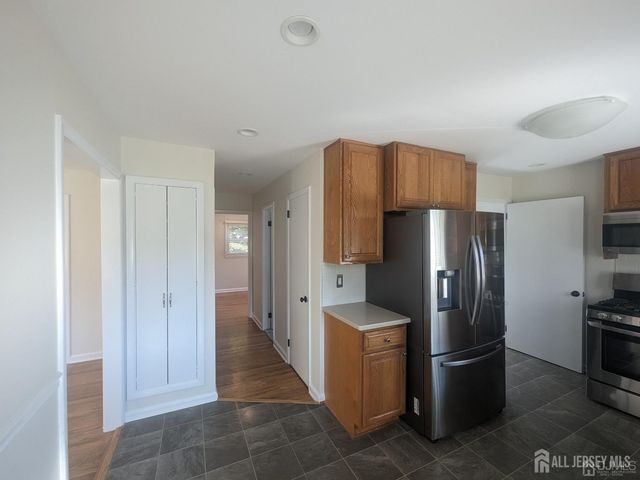 6 Hillside Avenue, Jamesburg, NJ 08831