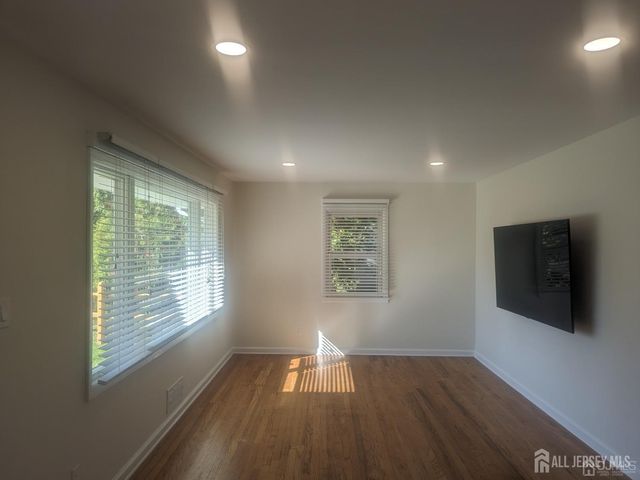 6 Hillside Avenue, Jamesburg, NJ 08831