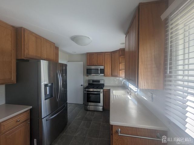 6 Hillside Avenue, Jamesburg, NJ 08831