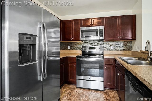 28346 Adler Park Drive 246, Chesterfield Township, MI 48051