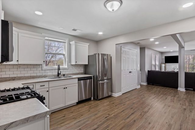 1217 CARLTON RD, Memphis, TN 38106