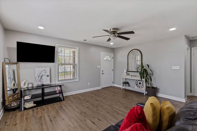 1217 CARLTON RD, Memphis, TN 38106