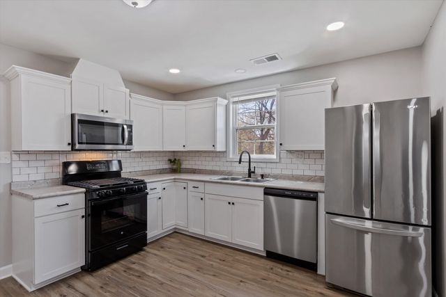 1217 CARLTON RD, Memphis, TN 38106