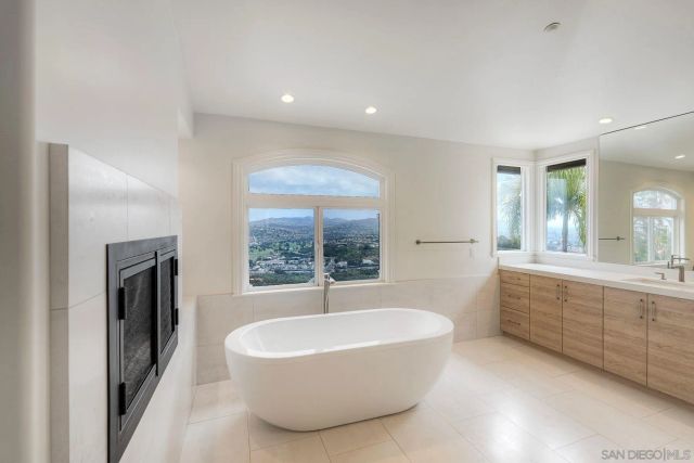 1651 Bella Laguna Court, Encinitas, CA 92024