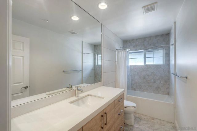 1651 Bella Laguna Court, Encinitas, CA 92024
