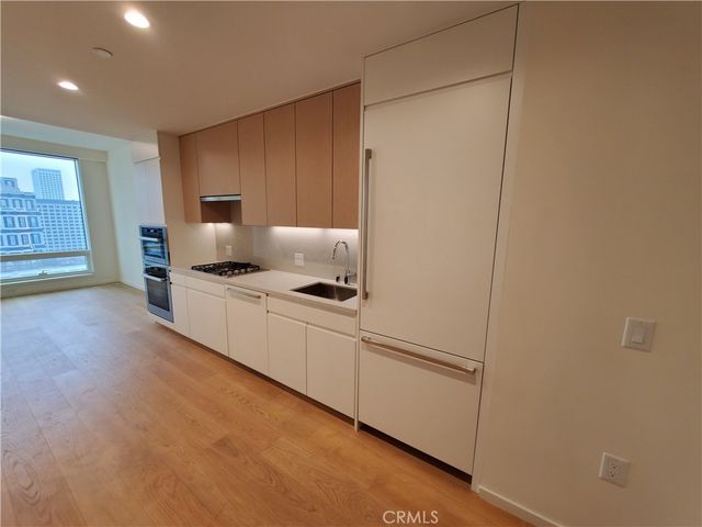 877 Francisco 3003, Los Angeles, CA 90017
