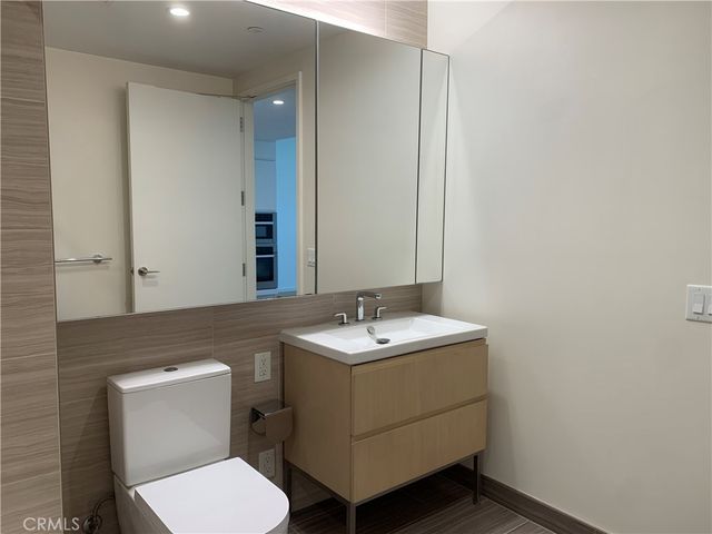 877 Francisco 3003, Los Angeles, CA 90017
