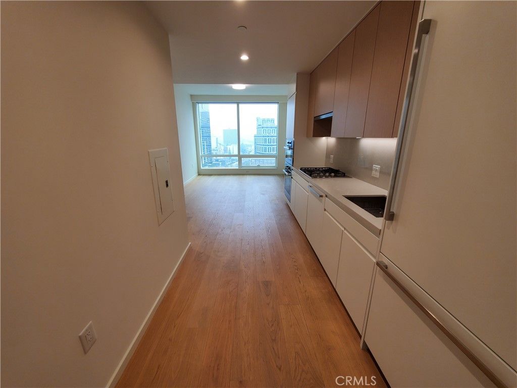877 Francisco 3003, Los Angeles, CA 90017