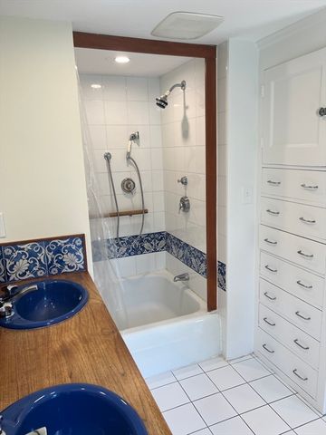 130 Marsh St 1, Belmont, MA 02478