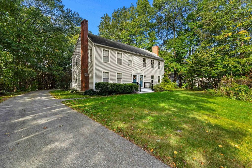 Image 4 of property listing at 19 Purington Ln # B, Hampton, NH 03842