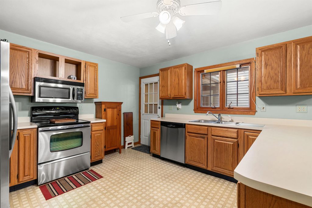 Image 6 of property listing at 19 Purington Ln # B, Hampton, NH 03842