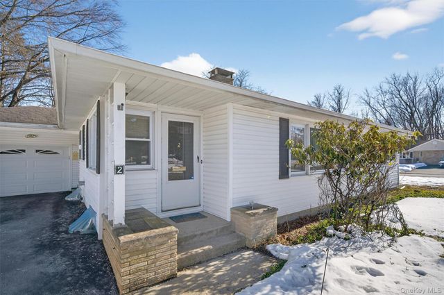 2 Thomas Jefferson Place, Middletown, NY 10940