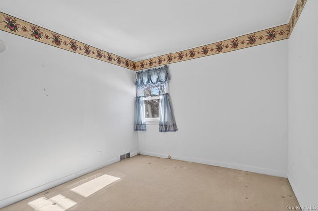 2 Thomas Jefferson Place, Middletown, NY 10940