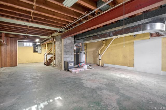 2 Thomas Jefferson Place, Middletown, NY 10940