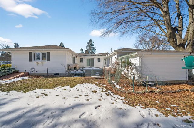 2 Thomas Jefferson Place, Middletown, NY 10940