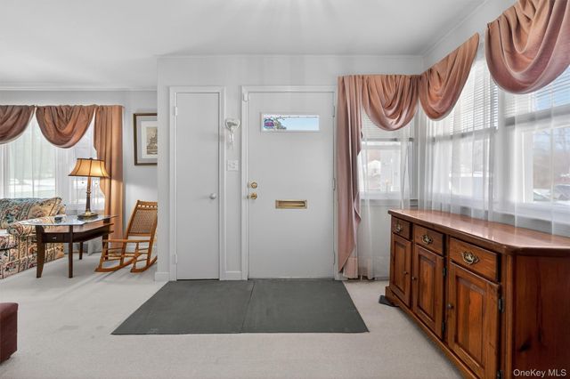 2 Thomas Jefferson Place, Middletown, NY 10940