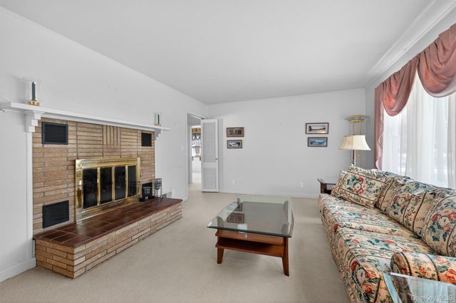 2 Thomas Jefferson Place, Middletown, NY 10940