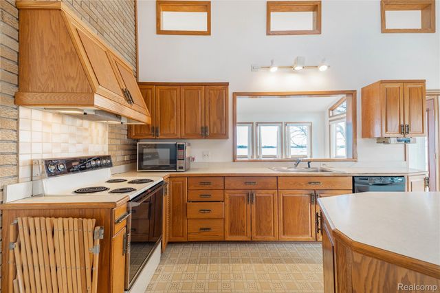 27981 Elba Road, Grosse Ile Township, MI 48138