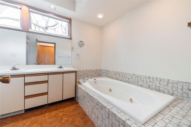 27981 Elba Road, Grosse Ile Township, MI 48138