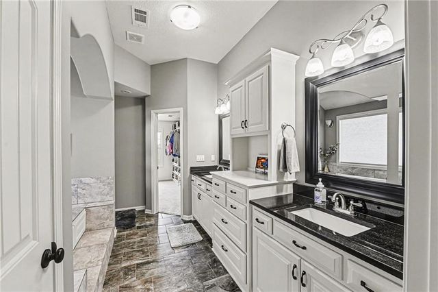 4812 NE 91st Street, Kansas City, MO 64156