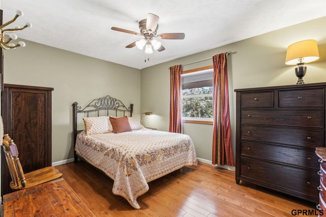 13074 Meredith Avenue, Omaha, NE 68164