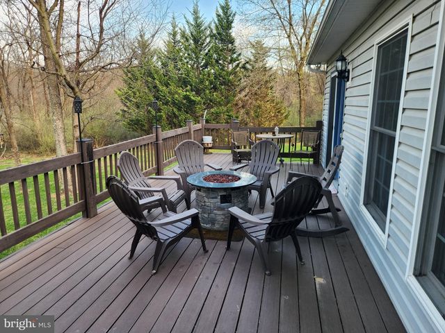 81 CANNON DR, Berkeley Springs, WV 25411