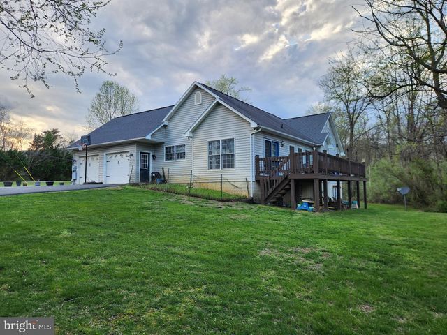 81 CANNON DR, Berkeley Springs, WV 25411