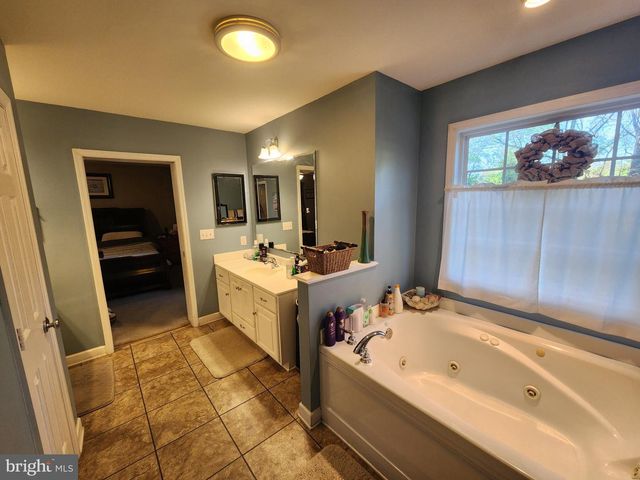 81 CANNON DR, Berkeley Springs, WV 25411