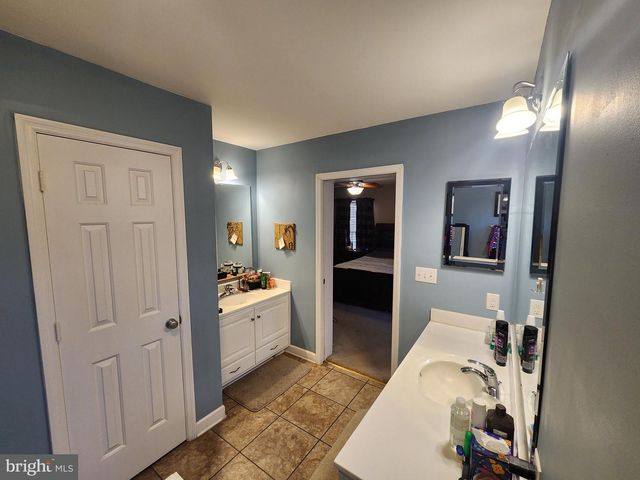 81 CANNON DR, Berkeley Springs, WV 25411