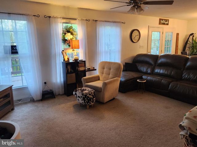 81 CANNON DR, Berkeley Springs, WV 25411