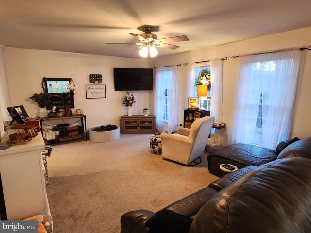 81 CANNON DR, Berkeley Springs, WV 25411