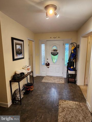 81 CANNON DR, Berkeley Springs, WV 25411