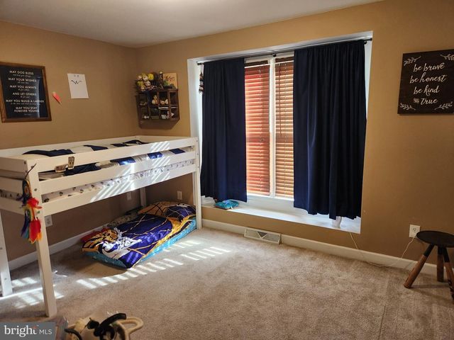 81 CANNON DR, Berkeley Springs, WV 25411