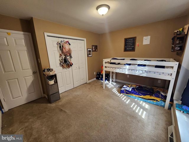 81 CANNON DR, Berkeley Springs, WV 25411