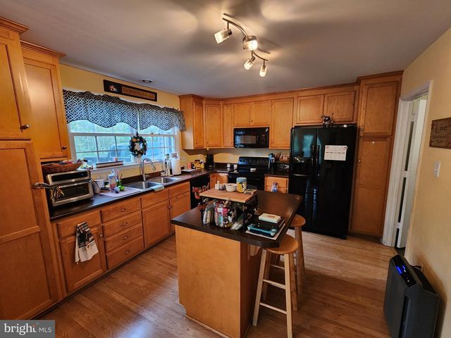81 CANNON DR, Berkeley Springs, WV 25411