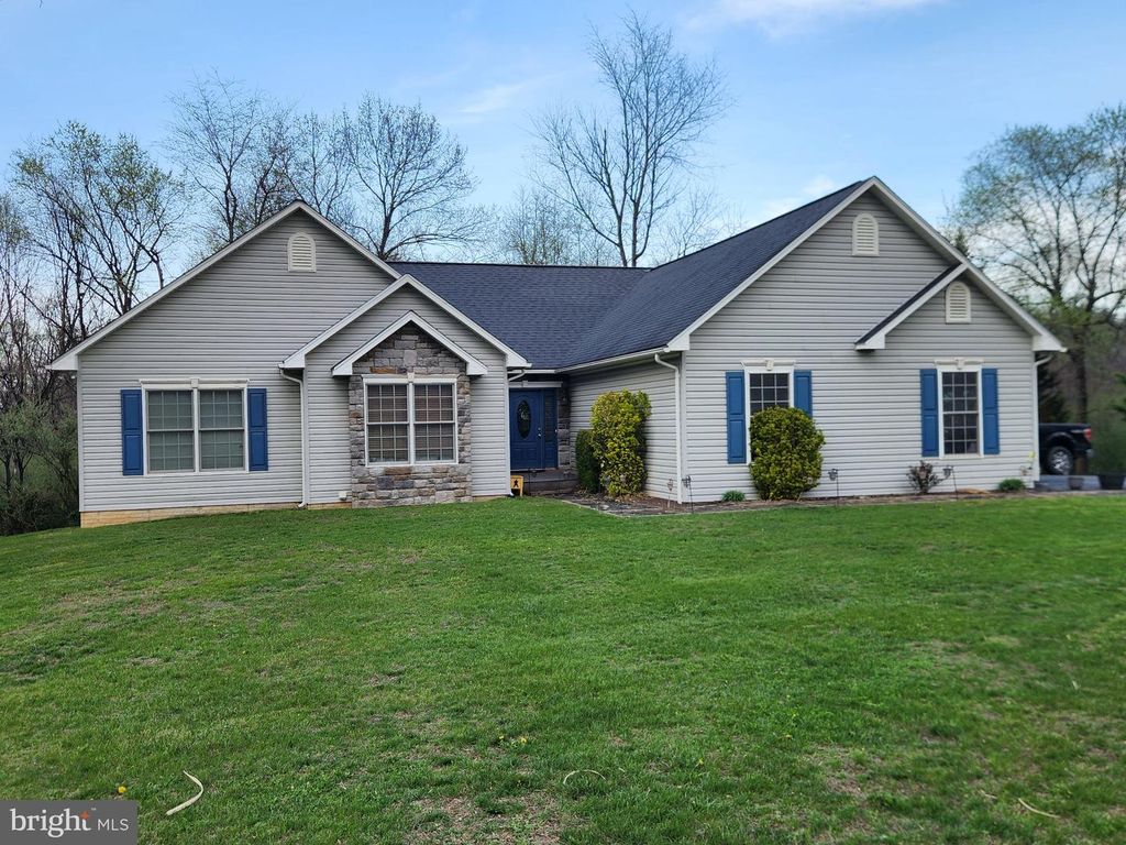81 CANNON DR, Berkeley Springs, WV 25411