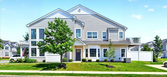 61 Avery Drive N, Center Moriches, NY 11934