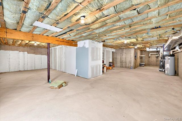 61 Avery Drive N, Center Moriches, NY 11934