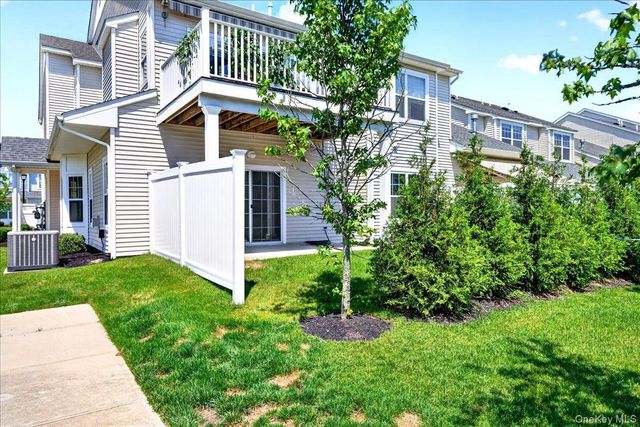 61 Avery Drive N, Center Moriches, NY 11934
