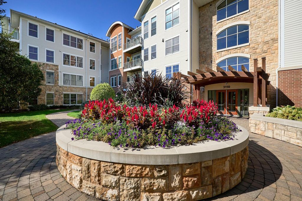 3110 N Chestnut Street 211, Chaska, MN 55318 — exterior